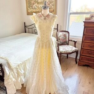 Yellow cottagecore prom dress   50s fits like an xs tulle gown